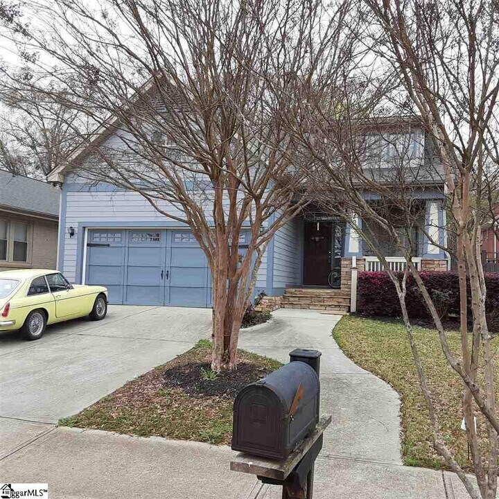 110 Asbury Ave in Greenville, SC - Building Photo