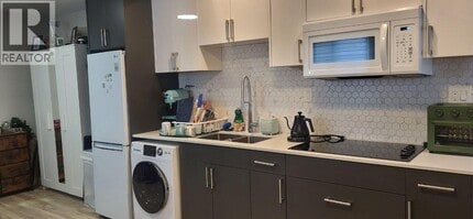 1XXX Lombardy Dr in Port Coquitlam, BC - Building Photo - Building Photo