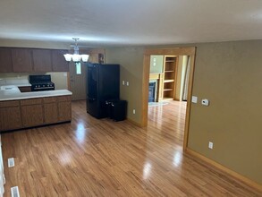 1998 Mary Ln in Neenah, WI - Building Photo - Building Photo
