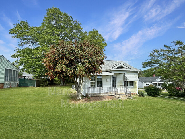 property at 5 E Belvue Rd