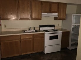 1401 Hennessey St, Unit 96 in Dodge City, KS - Building Photo