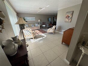 1335 Cambridge Dr in Venice, FL - Building Photo - Building Photo