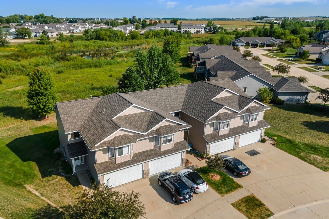 2312 Tallgrass Dr in Marion, IA - Building Photo