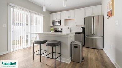 1720 Rocky River Rd in Charlotte, NC - Foto de edificio - Building Photo