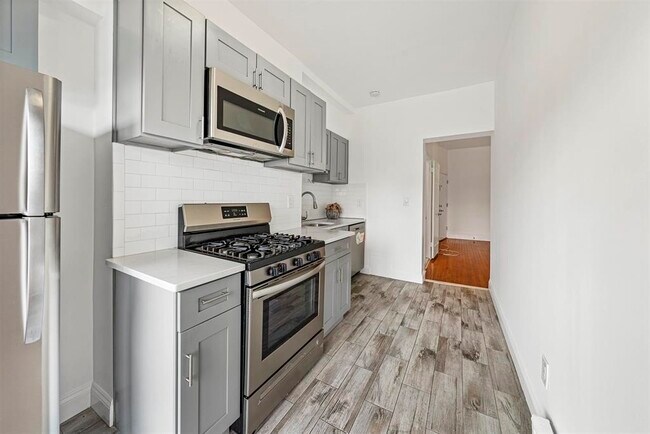 242 Palisade Ave in Jersey City, NJ - Building Photo - Building Photo