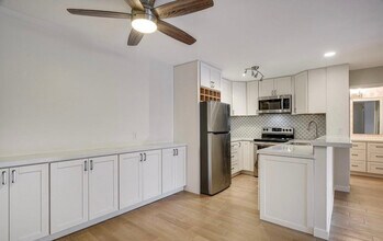 4600 Lamont St, Unit 4-122 in San Diego, CA - Foto de edificio - Building Photo