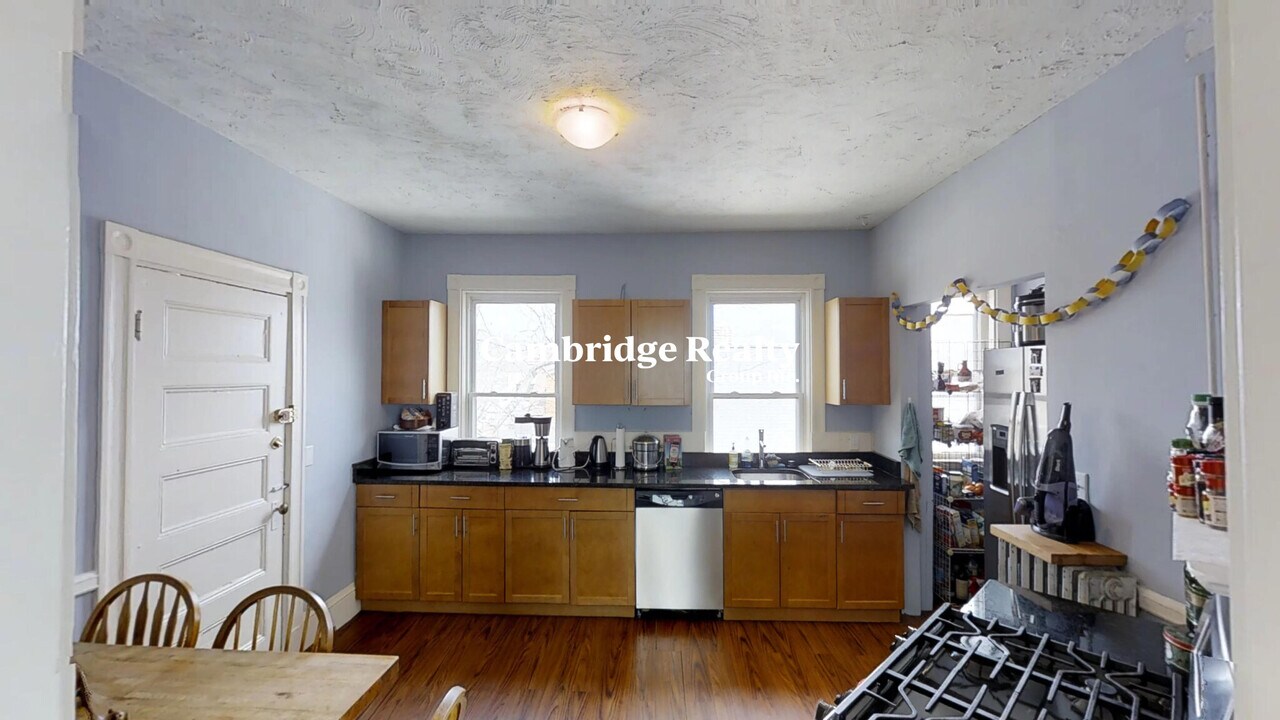 3 Kinnaird St, Unit 3 Kinnaird #1E in Cambridge, MA - Building Photo