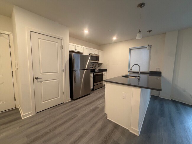 2451 Frankford Ave in Philadelphia, PA - Building Photo - Building Photo