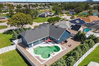 5517 Loma Vista Dr E in Davenport, FL - Foto de edificio - Building Photo
