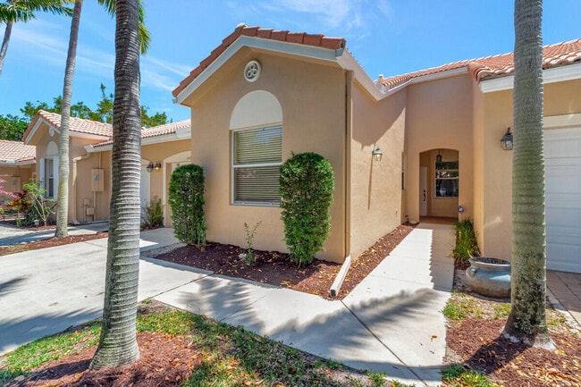 2484 N Coral Trace Cir in Delray Beach, FL - Building Photo - Building Photo