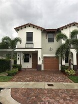 8806 NW 103rd Ave in Doral, FL - Building Photo