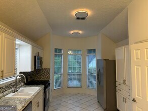 717 Shore Dr in Lithonia, GA - Building Photo - Building Photo