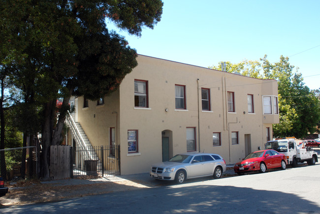 151 Santa Fe Ave in Richmond, CA - Foto de edificio - Building Photo