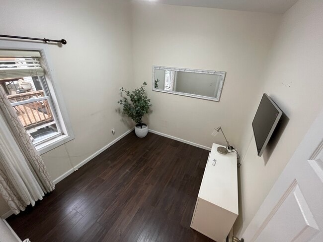 4053 Express Dr N, Unit Apartment in Ronkonkoma, NY - Building Photo - Building Photo