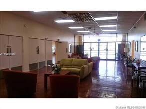 8515 Sunrise Lakes Blvd-Unit -206 in Sunrise, FL - Building Photo - Building Photo