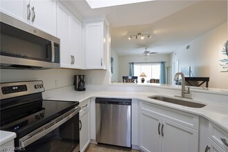 757 Wiggins Lake Dr in Naples, FL - Building Photo - Building Photo