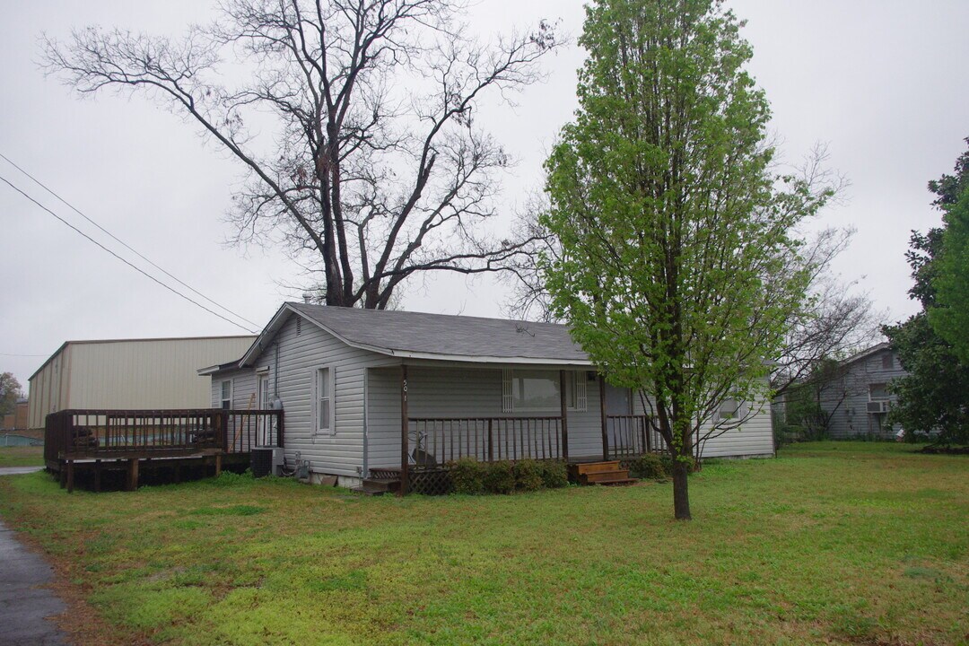 501 N Pecan St in Beebe, AR - Building Photo
