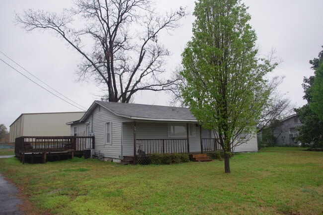 property at 501 N Pecan St