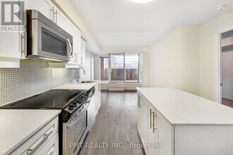 125-125 Western Battery Rd in Toronto, ON - Building Photo - Building Photo