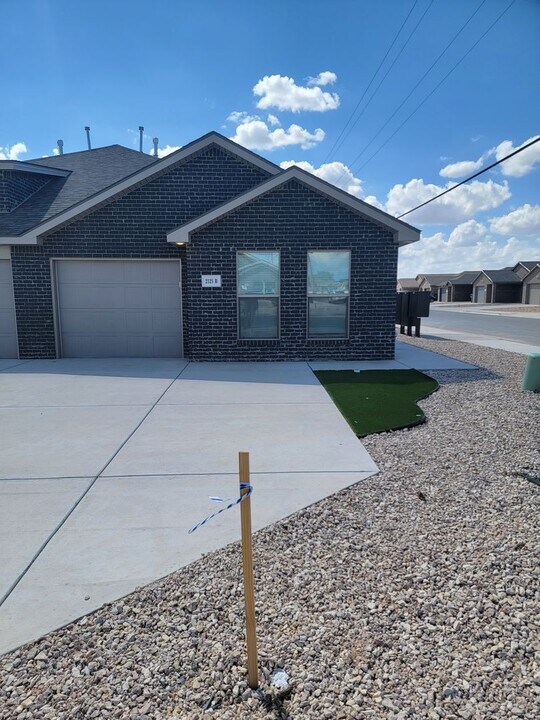 2125 N Jayton Ave in Lubbock, TX - Building Photo