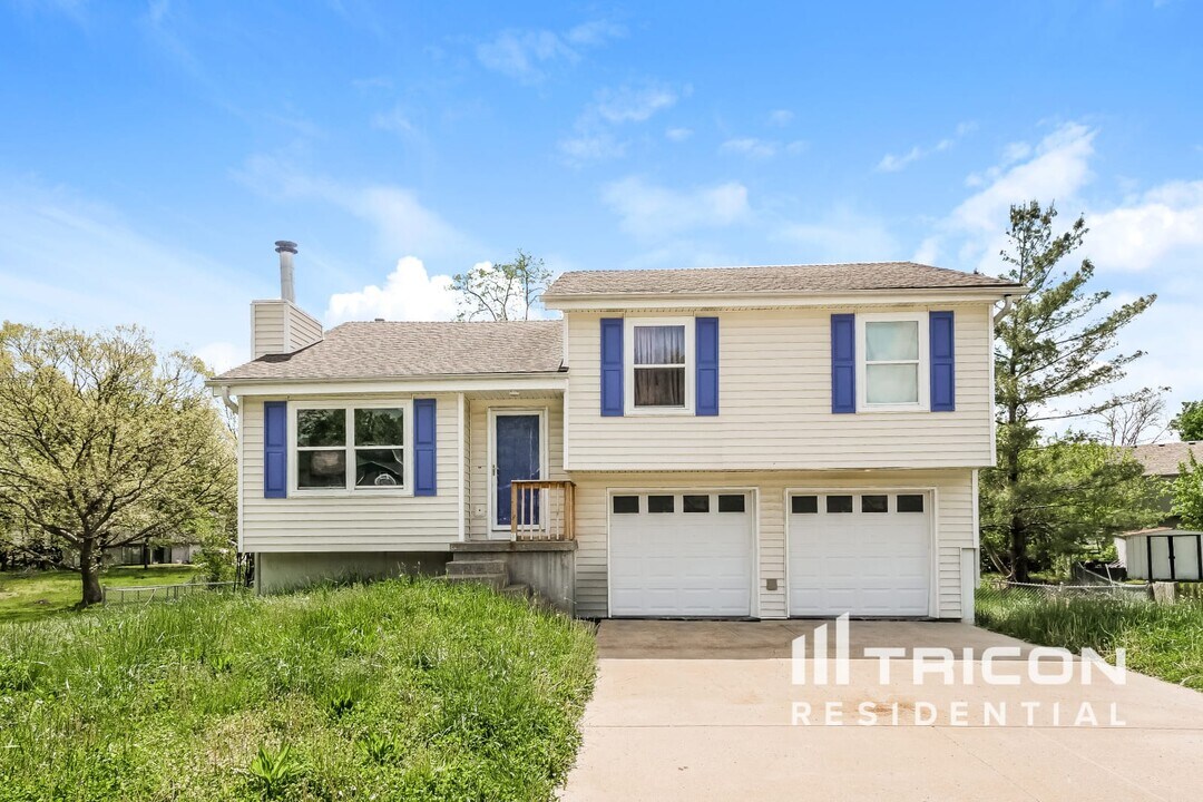 8835 NE 73rd Ct in Kansas City, MO - Foto de edificio