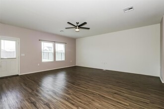 2325 Forgetmenot Ln, Unit Shared Room- 1 Space in Pflugerville, TX - Building Photo - Building Photo