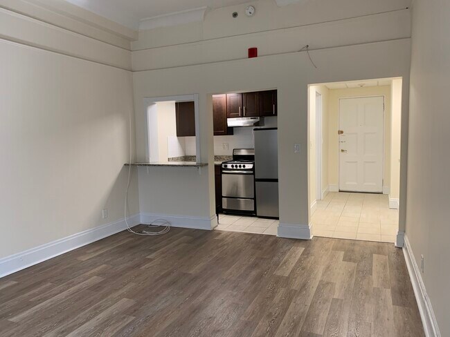 62 Boylston St, Unit 202 in Boston, MA - Building Photo - Building Photo