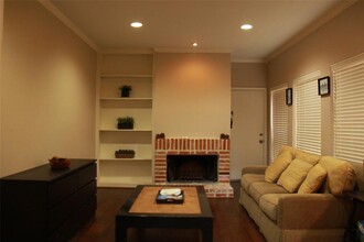 7447 Cambridge St in Houston, TX - Building Photo - Building Photo