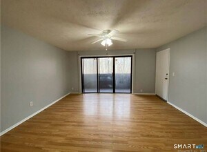 165 Towne House Rd in Hamden, CT - Building Photo - Building Photo