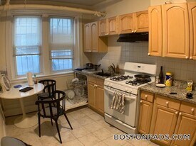 238 S Huntington Ave, Unit 2 in Boston, MA - Building Photo