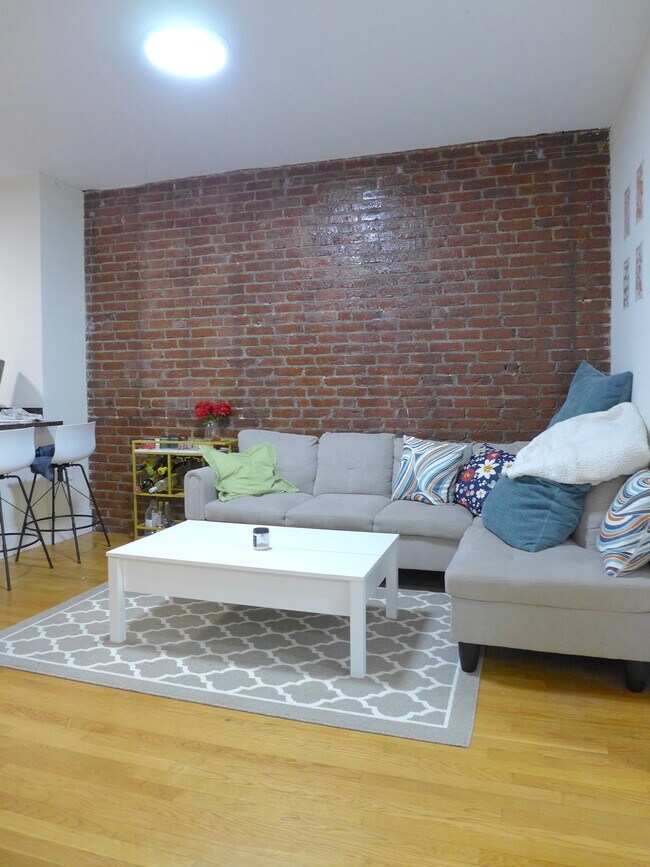 7 Parker Hill Ave in Boston, MA - Foto de edificio - Building Photo