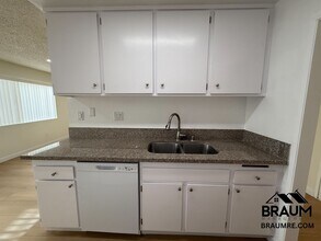 5461 Kester Ave, Unit 119 in Los Angeles, CA - Building Photo - Building Photo