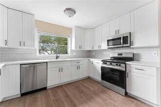 10221 NW 35th St in Coral Springs, FL - Building Photo - Building Photo