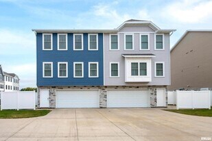 4833 Lauren Ln in Bettendorf, IA - Building Photo