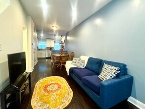 321 Titan St in Philadelphia, PA - Building Photo - Building Photo