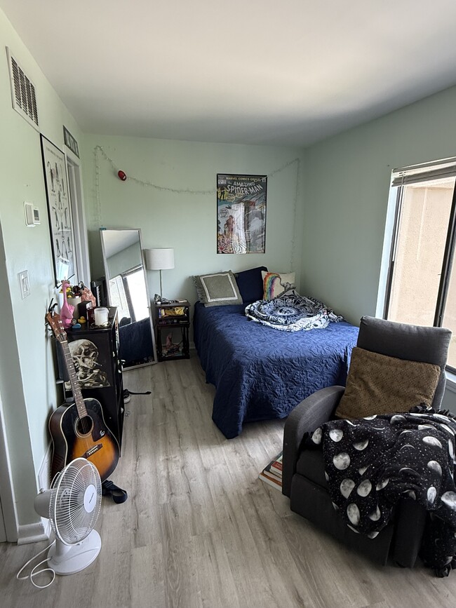 property at 1600 Park Cir