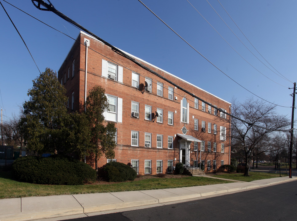 43RD FLATS in Hyattsville, MD - Building Photo