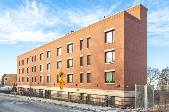 80-97 Cypress Ave in Glendale, NY - Foto de edificio - Building Photo