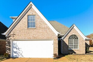 1305 Jackson Pond Cir in Cordova, TN - Building Photo