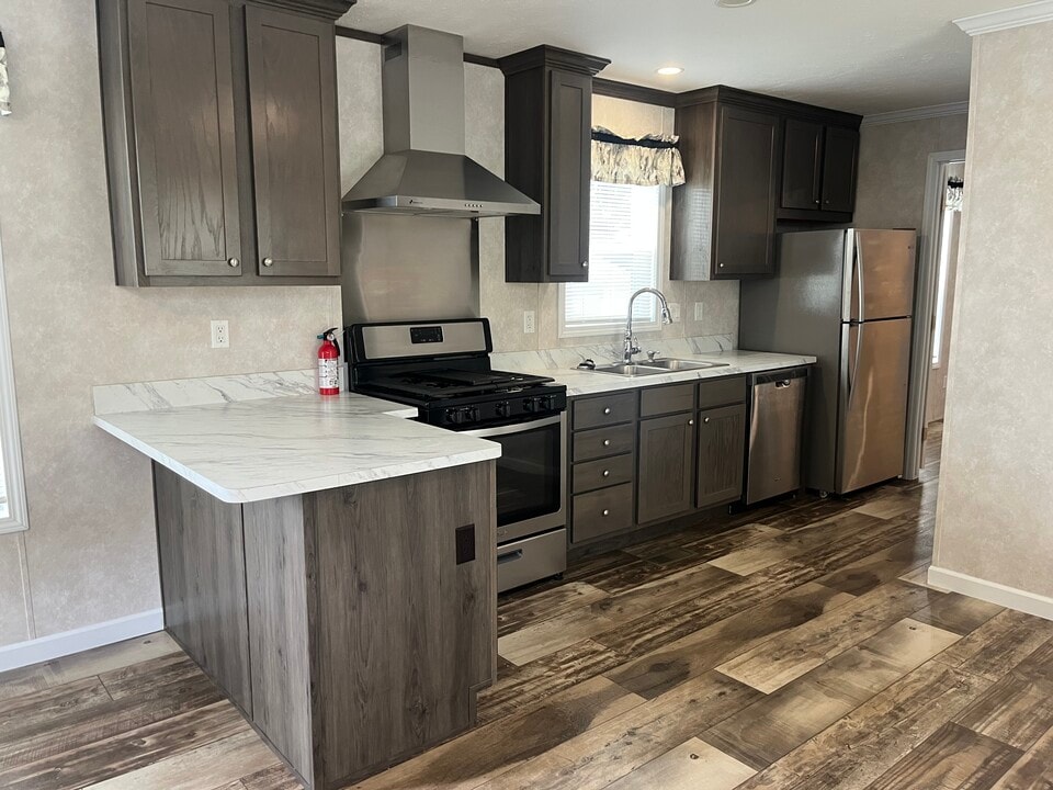 14 Canary Hill Dr in Orion Township, MI - Building Photo