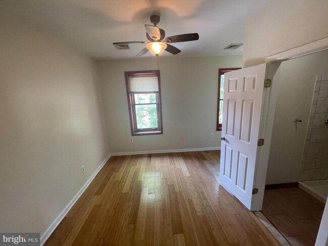 property at 1728 W Diamond St