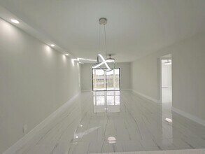7240 Huntington Ln in Delray Beach, FL - Foto de edificio - Building Photo