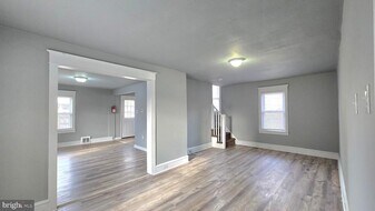 2105 Hunter St in Cinnaminson, NJ - Building Photo