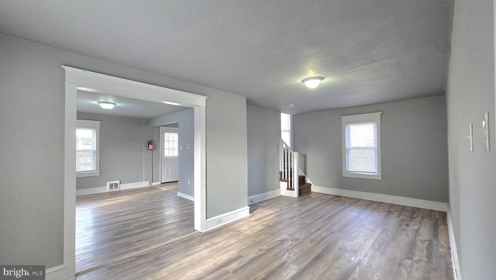 2105 Hunter St in Cinnaminson, NJ - Building Photo