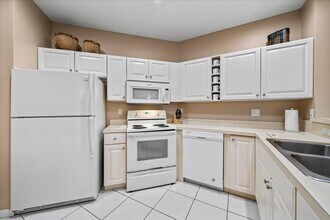 8264 Mulligan Cir in Port St. Lucie, FL - Building Photo - Building Photo