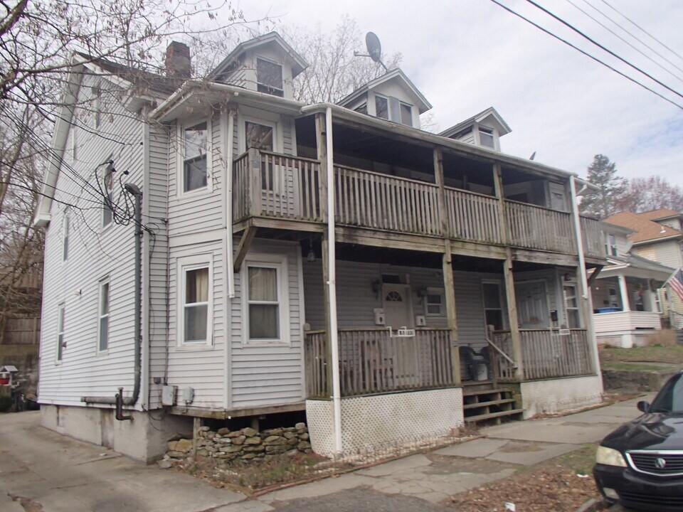 38 McKinley Ave, Unit 38 C McKinley Ave. in Norwich, CT - Foto de edificio