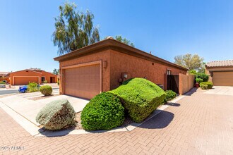 7039 S Golfside Ln in Phoenix, AZ - Building Photo - Building Photo