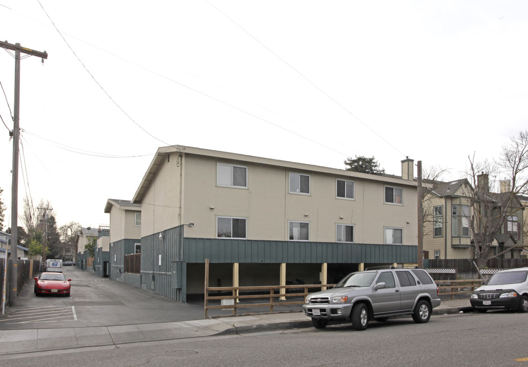 Nederland Apartments in Mountain View, CA - Foto de edificio