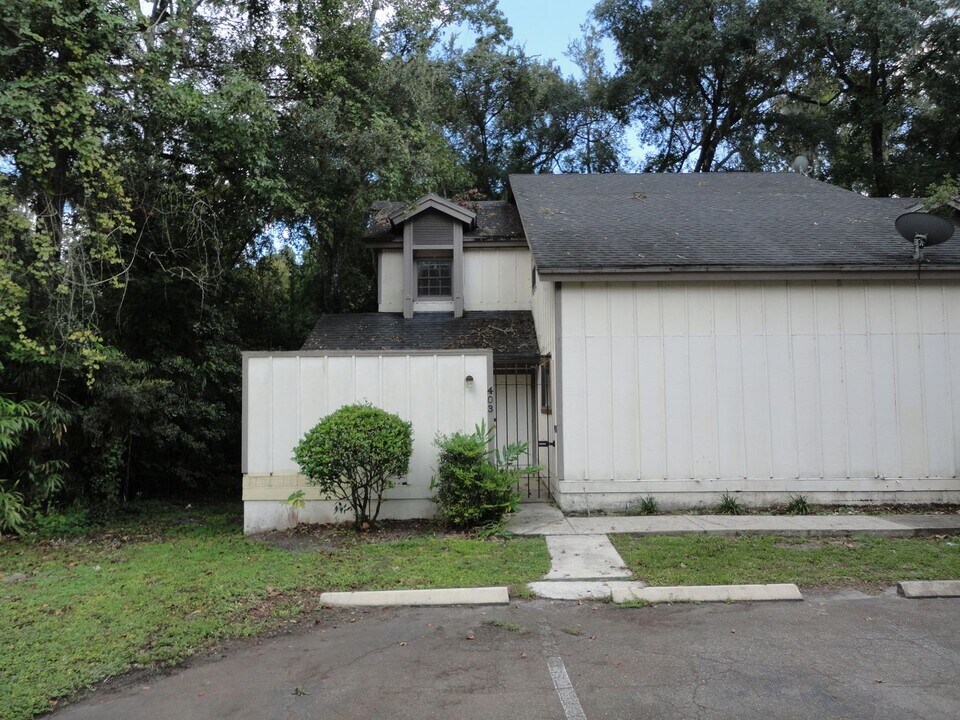 403 SW 54th Dr in Gainesville, FL - Building Photo