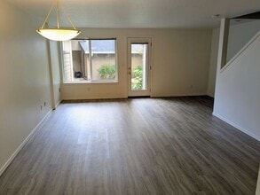 17987 SW 115th Ave in Tualatin, OR - Building Photo - Building Photo